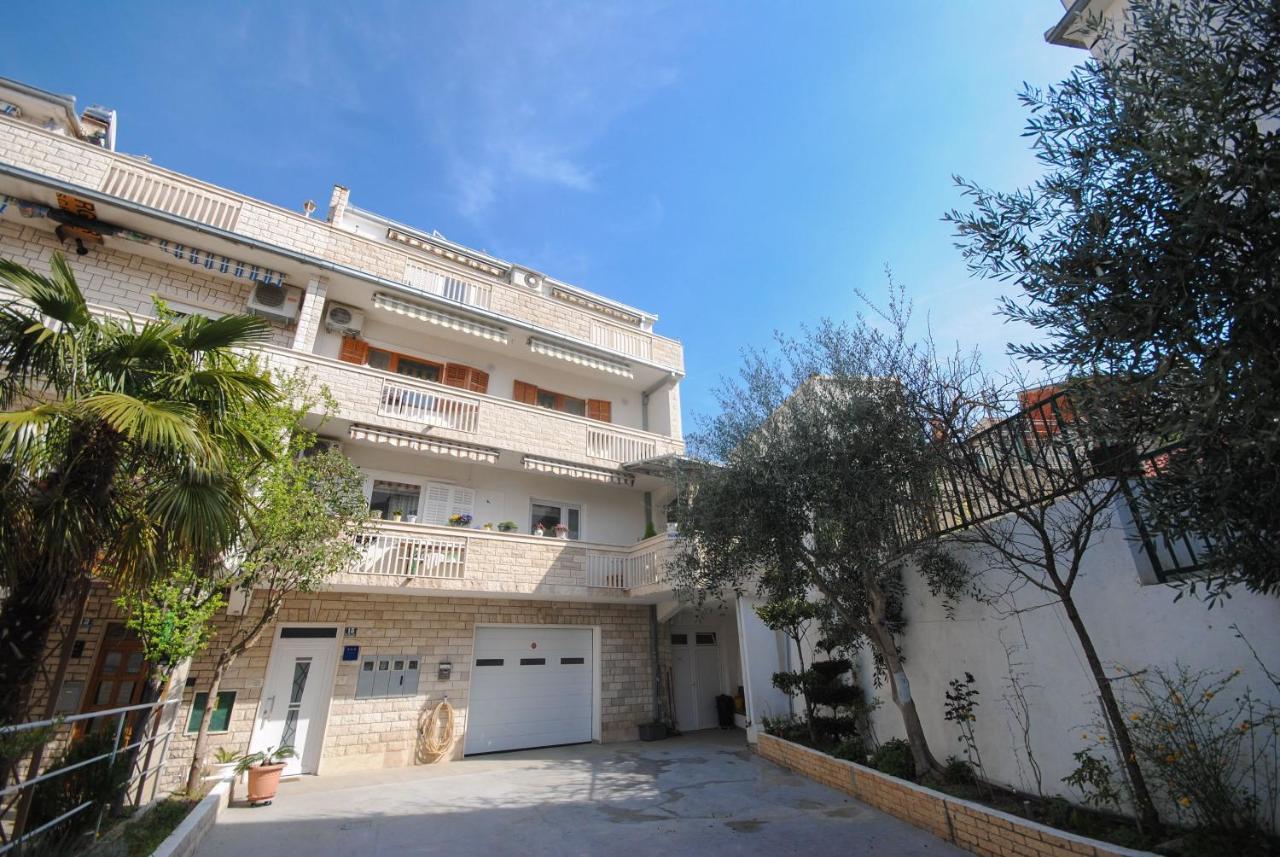 Tina Apartman Podstrana
